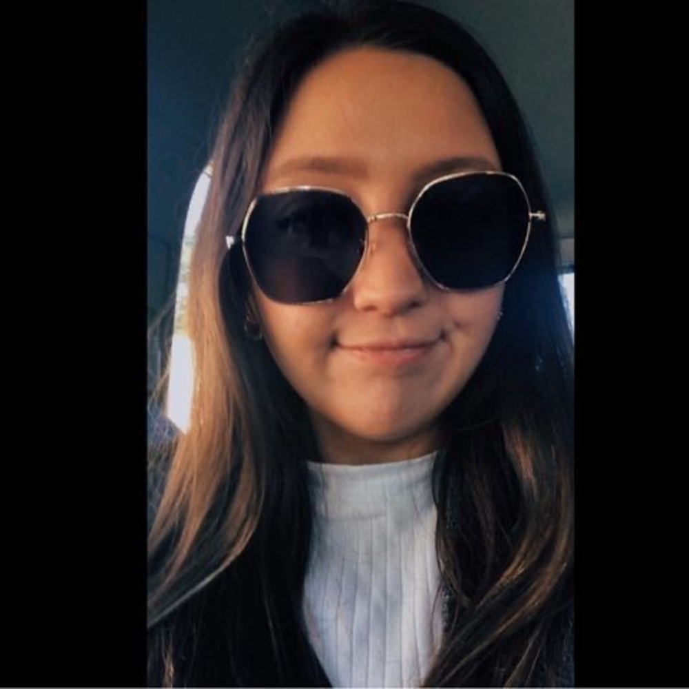 Meet your Posher, Corinne
